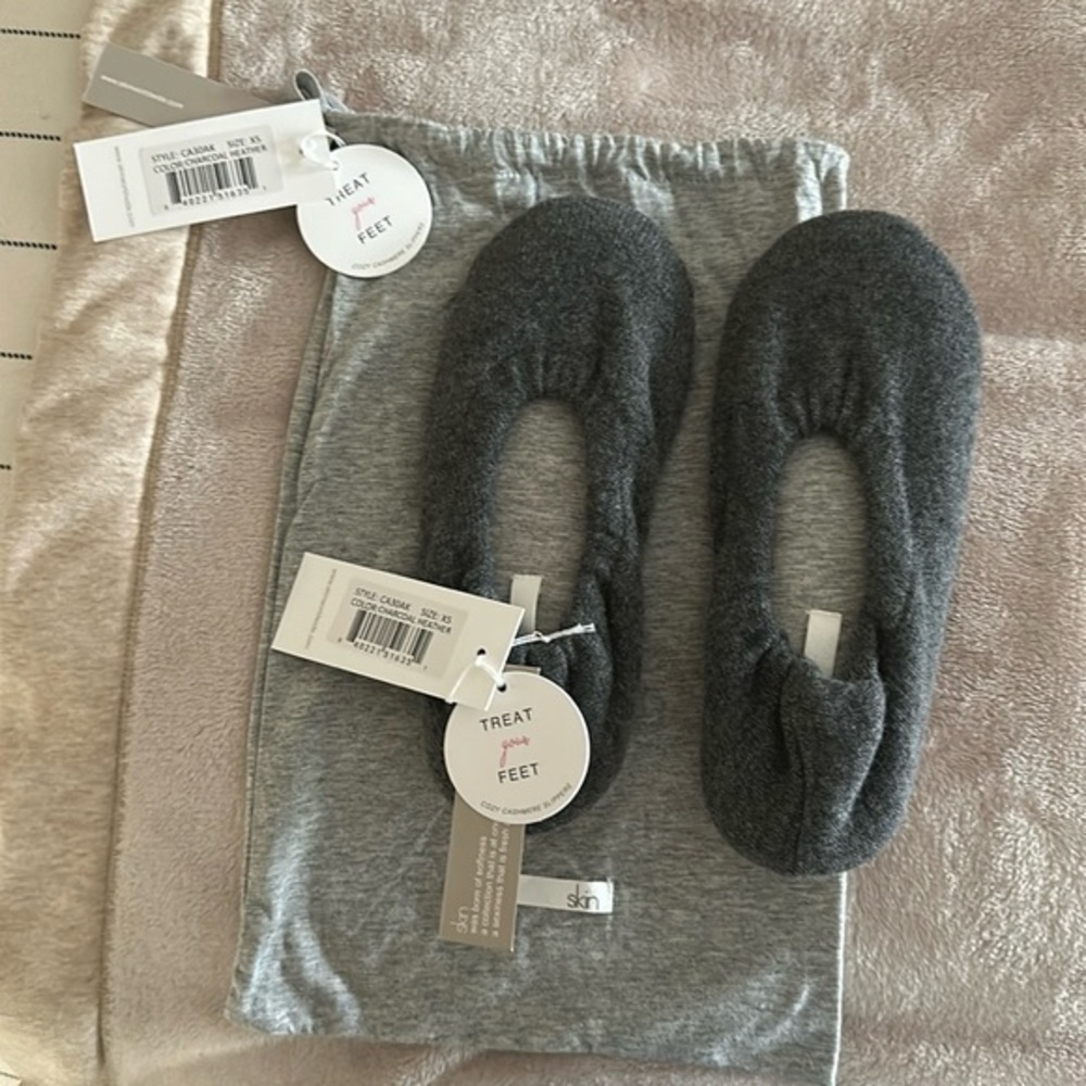 Skin Worldwide 100% Cashmere Slippers with Suede Sole